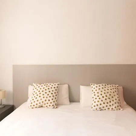 بيت ضيافة Arias *